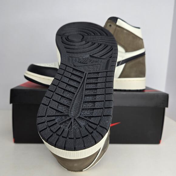 Air Jordan 1 High OG Mocha Size 8.5 Men main image 2